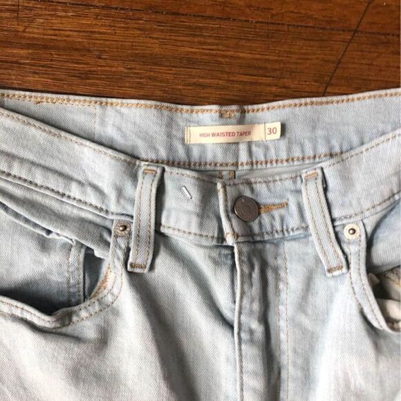 - Levi’s High Waisted Taper Jeans Size 30 - Picture 3 of 4